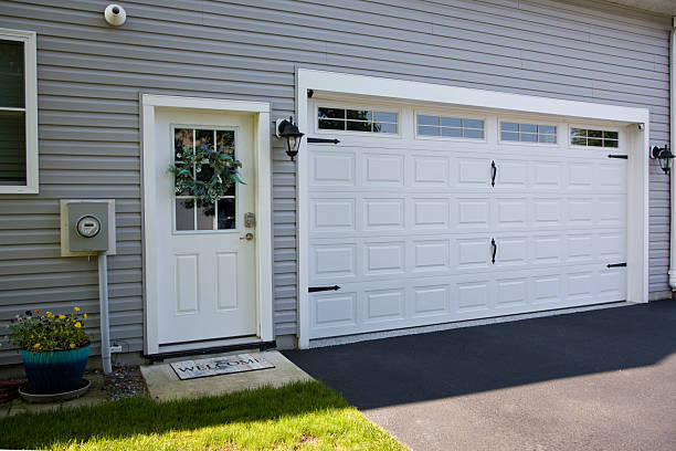 24/7 Emergency Garage Door Panel Replacement experts in Claiborne County County, MS